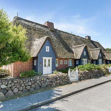 Haus Moevengrund ليست